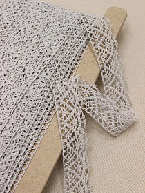 Кружево цв.св.серо-бежевый с оливковым оттенком, ш.30мм, хлопок-90%, п/э-10%, рис.024/5