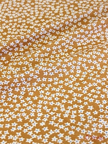 Штапель "Цветочки-звездочки на карамельно-коричневом", ш.1.43м, вискоза-100%, 90гр/м.кв В ОТРЕЗАХ