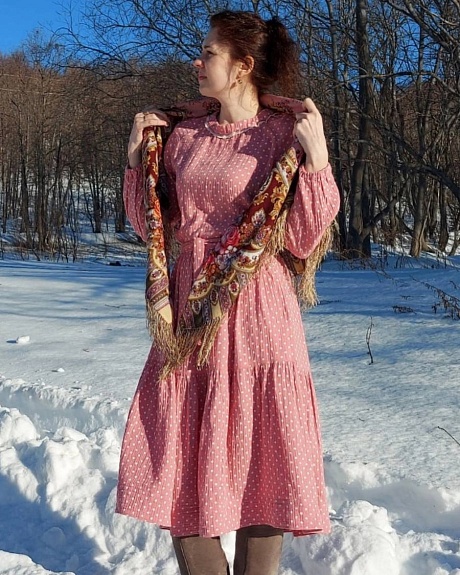Женское платье из муслина в горошек
