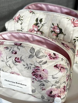 Косметичка из полульна "Миленькие розово-сиреневые розочки" 