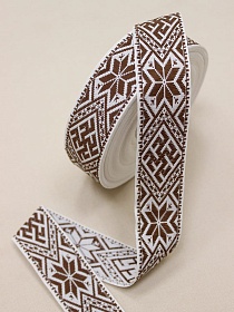 Жак.лента 35мм Снежинка-оберег (цв.коричневый) на белом, рис.9463/2