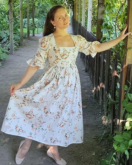 Женственное платье из поплина "Долорес - чайные розы"