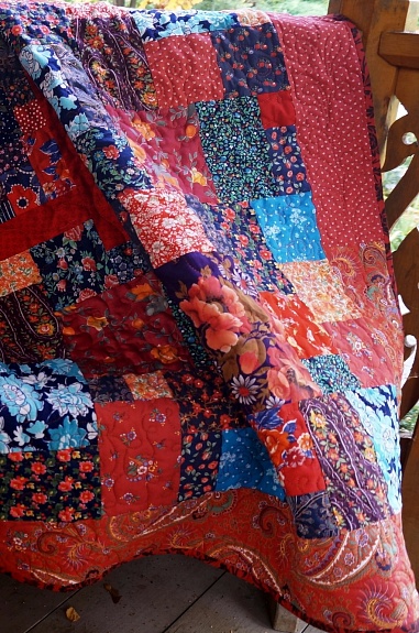 Покрывало в лоскутной технике навеянное любованием винтажными ситцами