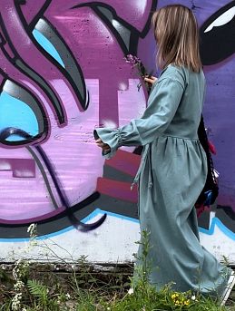 Платье макси длины на запах из плательного хлопка