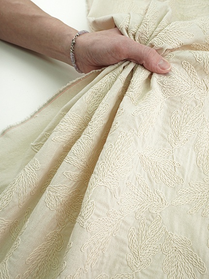 Полулен с вышитым рисунком "Дубовые листочки" цв.суровый, ш.1.35м(выш.часть1.2м), хл-50%, лен-50%