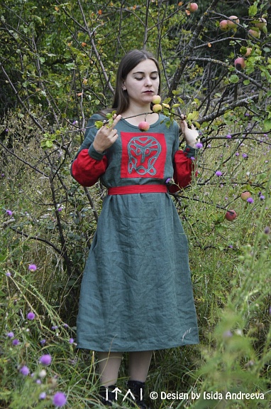Платье изо льна