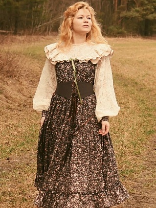 Платье из кружевного полотна и импортного хлопка  "Мелкие розовые букеты"