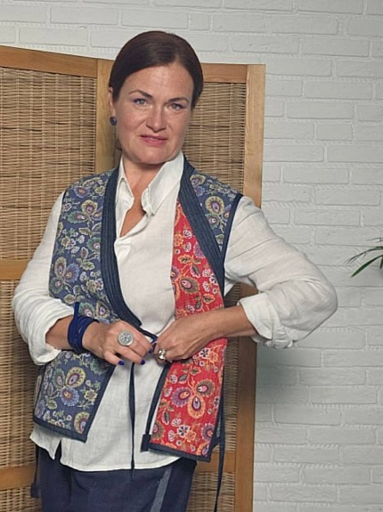 Жилет стеганый двусторонний из перкаля "Павушка"