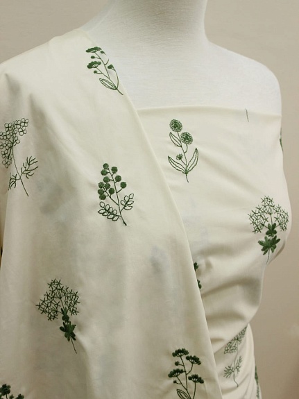 Мерный лоскут - Перкаль Премиум с вышивкой "Цветущие травы" цв.св.кремово-бежевый, ш.1.5