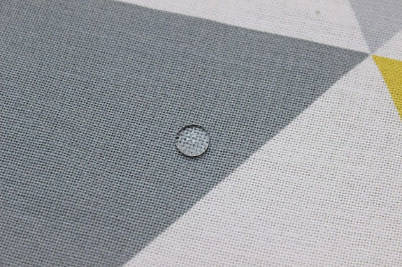Ткань для стол. белья с пропиткой "Крупные треугольники" цв.серый/желтый, ш.1.47м, хл-100%