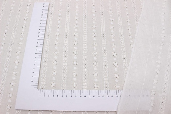 Шитье "Кружевные полосы" цв.молочно-белый, ВИД2, общ.ш.1.5м, ш.вышитой части 1.38м, батист, хл.-100%