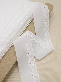 Шитье цв.молочно-белый (общая ширина 42мм, ширина вышивки 17мм), хлопок-100%, батист