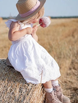 Сафан детский из Вышитой ткани на основе батиста