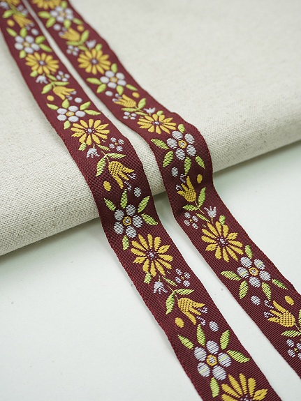 Жак.лента 23мм Желтые/белые цветы на бордово-терракотовом
