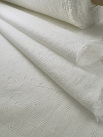 Фактурный хлопок "Ромбики мережка" цв.молочно-сливочный, ш.1.45м, батист, хлопок-100%, 60гр/м.кв