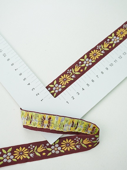 Жак.лента 23мм Желтые/белые цветы на бордово-терракотовом