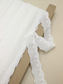 Шитье цв.молочно-белый (общая ширина 30мм, ширина вышивки 20мм), хлопок-100%, батист