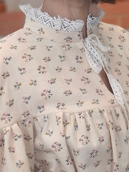 Нежное платье из теплого хлопка "Милые букетики"