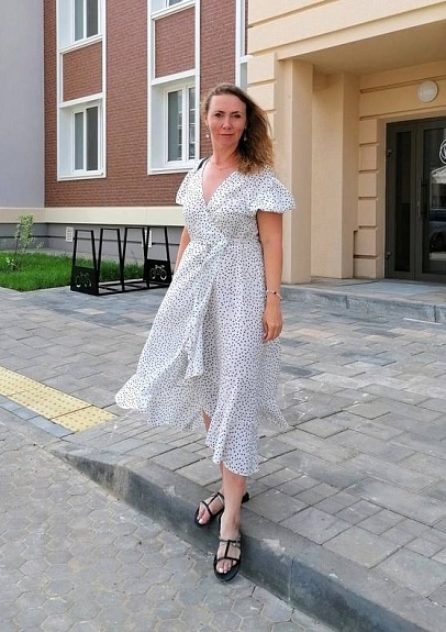 Платье с запахом из штапель "Россыпь гороха"