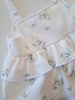 Детская майка из муслина "Веточки ромашки на белом"