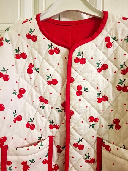 Фуфаечка из плательного хлопка "Вишенки с горошком на белом"