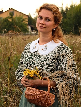 Блузка из полульна "Зеленые веточки"