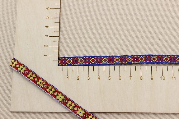 Жак.лента 10мм Красно-желтые цветы-снежинки на васильковом