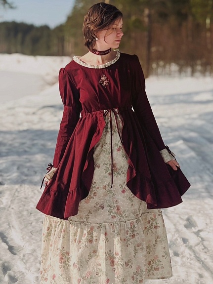 Платье из сатина и шитья