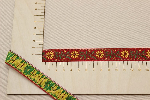 Жак.лента 18мм Желтые цветы на темно-красном