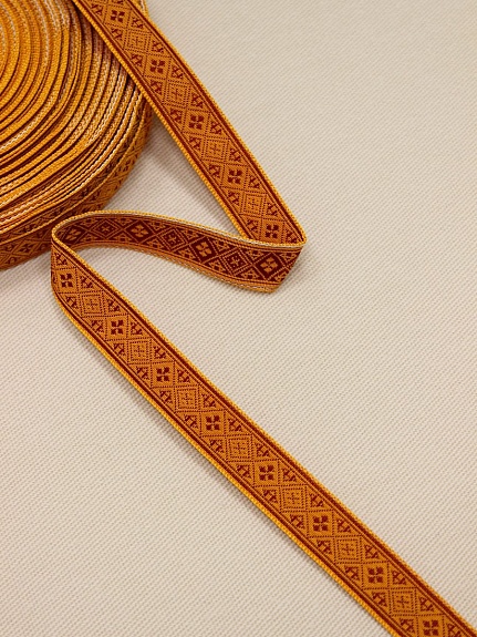 Жак.лента 16мм Бордовый орнамент на оранжево-желтом
