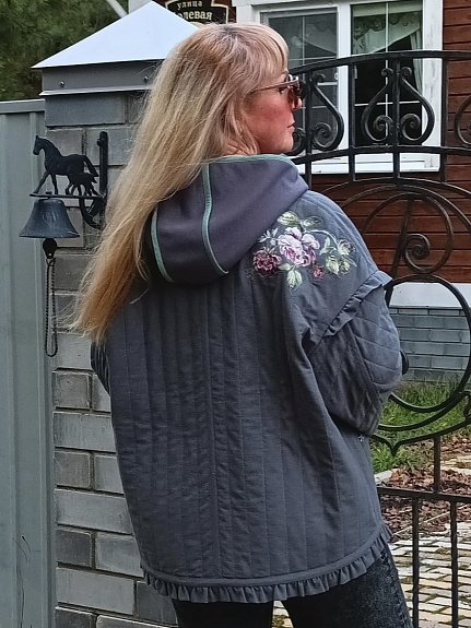 Стильная куртка из полульна