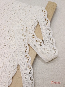 Шитье цв.кремовый (общая ширина 32мм, ширина вышивки 32мм), хлопок-100%, батист