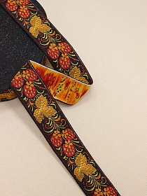 Жак.лента 32мм Землянички (оранжевые листочки) на черном