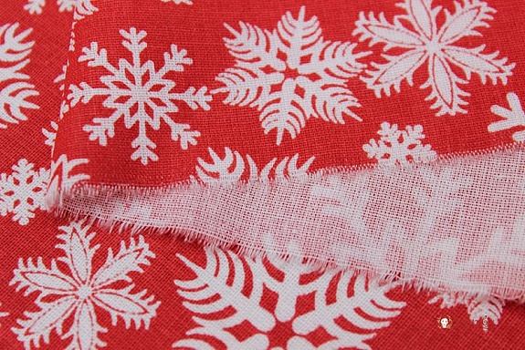 Поплин "Белые снежинки на красном", СОРТ2, ш.1.5м, хлопок-100%,115гр/м.кв
