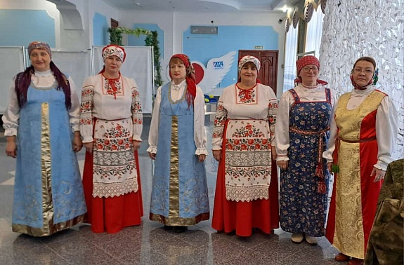 Народные костюмы для творческого коллектива