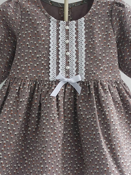 Детское платье из теплого хлопка "Мелкие белые листочки на серо-бежевом"