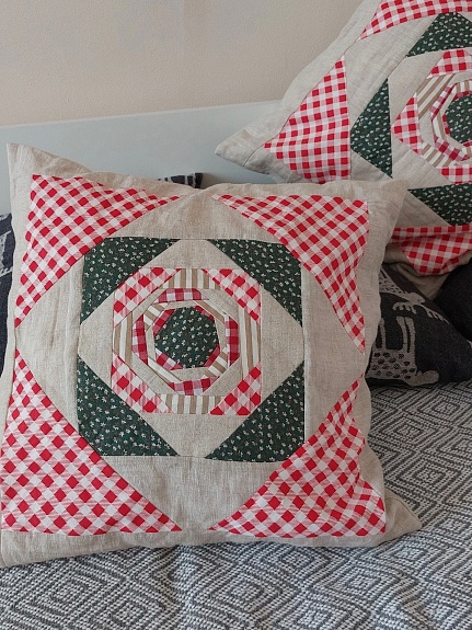 Комплект домашнего текстиля в технике пэчворк с фигурной стежкой