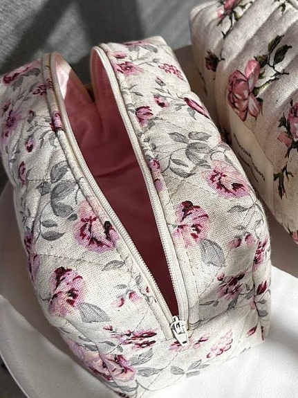 Косметичка из полульна "Миленькие розово-сиреневые розочки" 