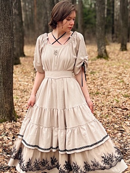 Платье из хлопка крэш в бежевом цвете с зеленым оттенком