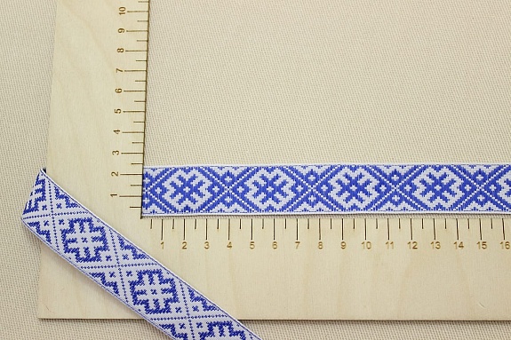 Жак.лента 24мм Синий орнамент на белом, рис.9707
