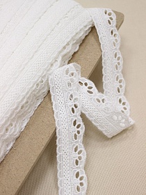 Шитье цв.молочно-белый (общая ширина 31мм, ширина вышивки 31мм), хлопок-100%, батист