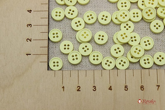 Пуговица пластмасса, цв.светлый лимон, 8мм, 4 отверстия