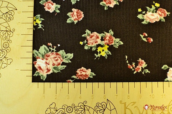 Микровельвет Маленькие букетики роз на темно-коричневом, 1.1 м