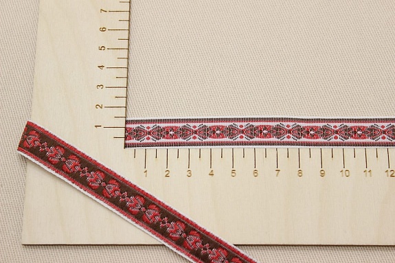 Жак.лента 16мм Красный/темно-коричневый орнамент на белом