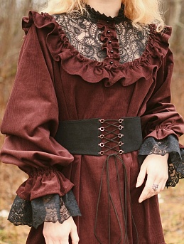 Платье из микровельвета и кружевного полотна