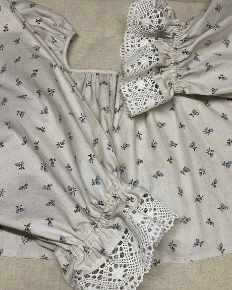 Наряд из поплина "Самоцветы - малахит" и сатина "Голубые бутончики"