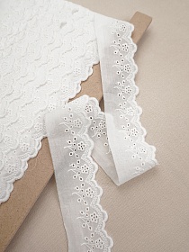 Шитье цв.молочно-белый (общая ширина 50мм, ширина вышивки 35мм), хлопок-100%, батист