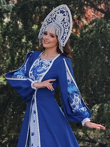 Женский образ в русском народном стиле из бархата и рогожки