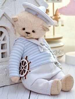 Игрушка Медвежонка в одежде из сатина*