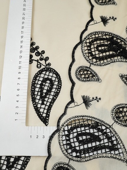 Вышитая ткань "Ажурная капель по кайме" цв.экрю, СОРТ2, ш.1.3м, хлопок-100%, 110гр/м.кв